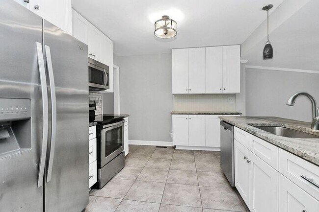 Building Photo - 3BD/2BA Ranch Home in Windsor Park!