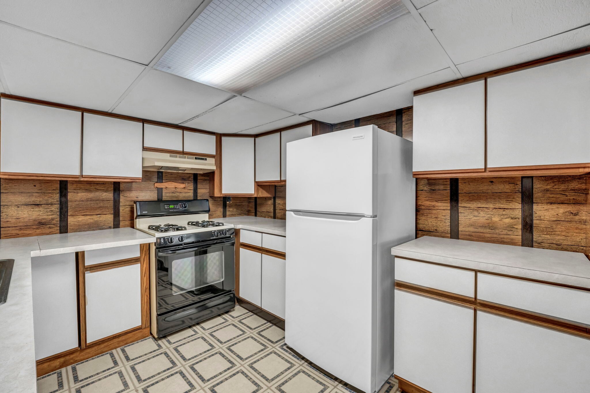 Building Photo - 248 Gladys Dr