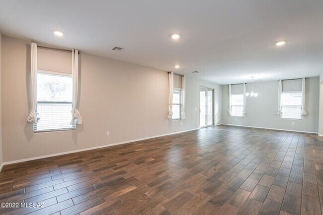 Building Photo - 9848 N Howling Wolf Rd