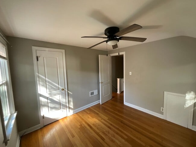 Building Photo - Charming 3-Bedroom Home in Whitefish Bay -...