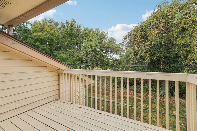 Building Photo - 2201 Lakeway Blvd