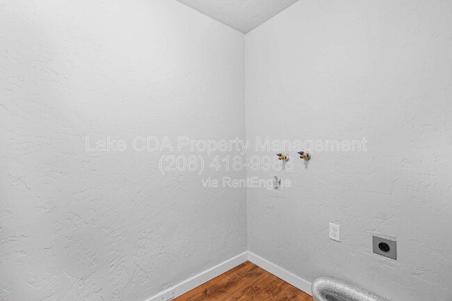 Building Photo - 1419 E Stiner Ave