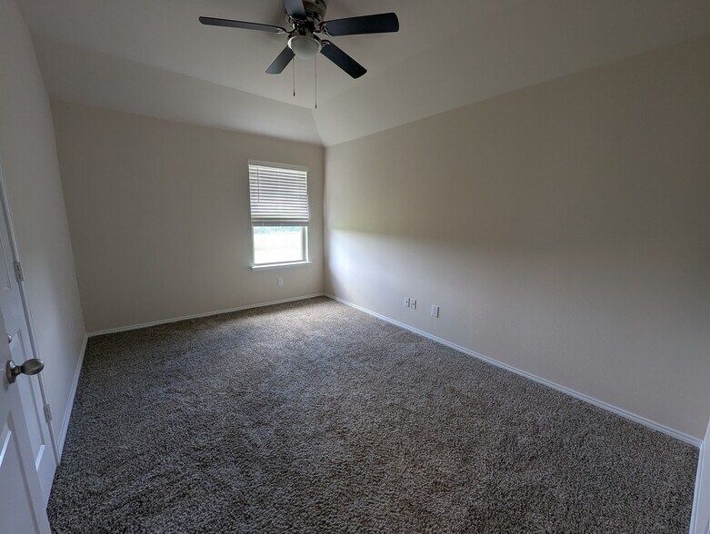 Guest room 2 - 2853 Waterfall Ln