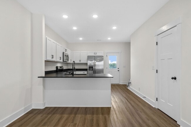 Building Photo - Pet Friendly Two Bedroom!