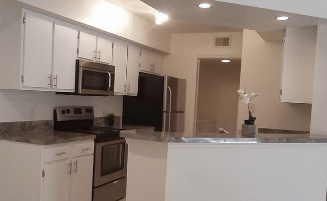 Building Photo - Beautiful 2/2 condo for rent next to Waterford Lakes Town Center and UCF