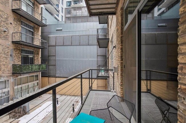 Building Photo - 521 S 7th St