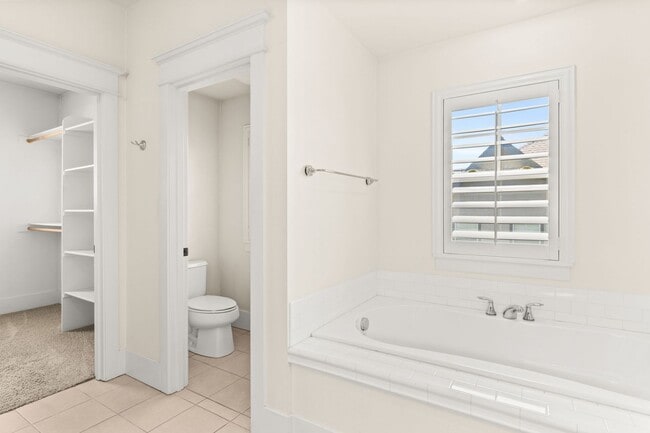 Building Photo - Must See! Luxury Townhome in West Sylvan Hills - Clubhouse/Pool/Garage!