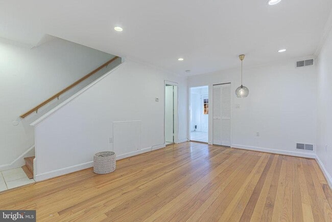 Building Photo - 136 S Virginia Ave