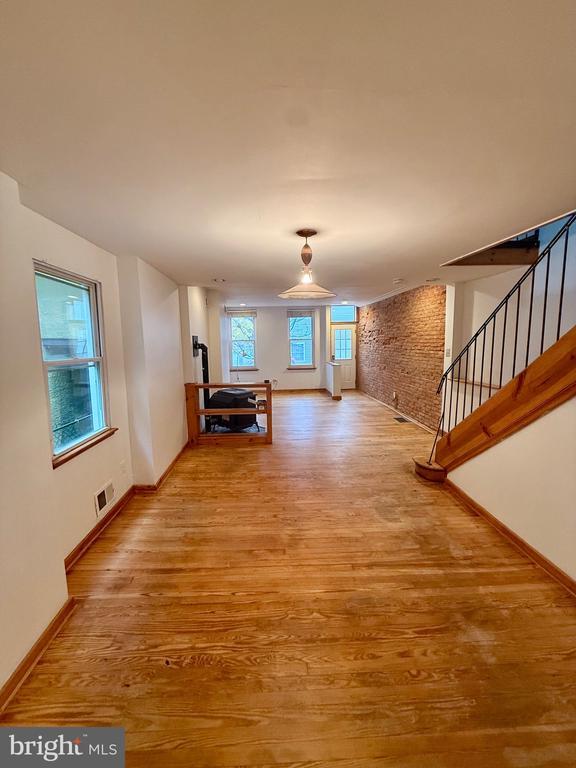 Building Photo - 1249 E Oxford St