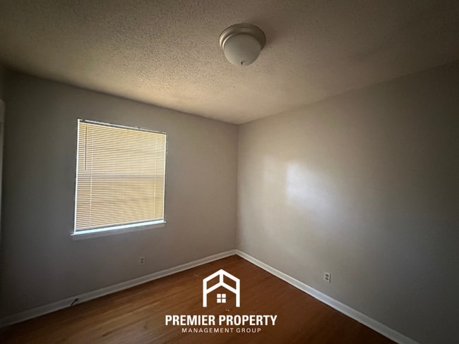 Building Photo - Move-In Ready 4 Bedroom Rental in 38134 - Hardwood Floors & Open Kitchen