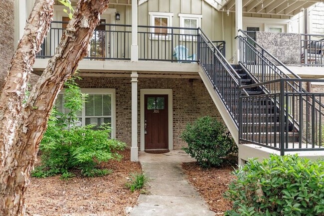 Building Photo - 490 Barnett Shoals Rd