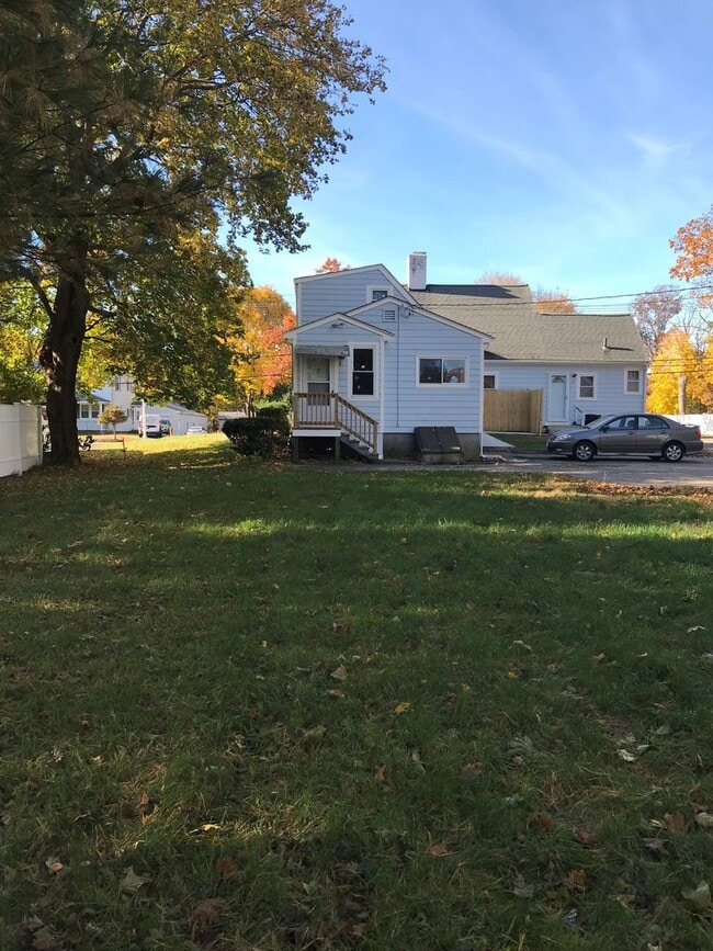 Building Photo - Nice 3-bedroom 1-bath apartment in Stoughton