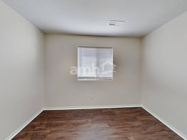 Building Photo - 7769 E Bratton Dr