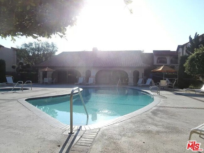 Building Photo - 1711 Grismer Ave