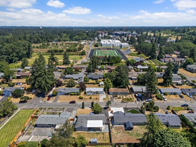 Building Photo - Beautiful Steilacoom Home with Private ADU, Covered Patio, Bonus Gym & A/C!