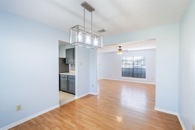 Building Photo - 4330 Heathfield Dr