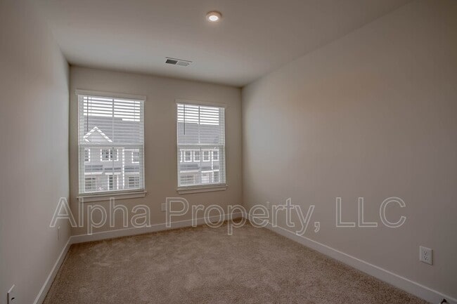 Building Photo - 219 Clearwood Dr