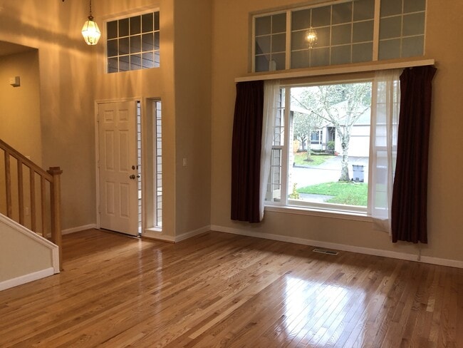 Building Photo - Beautiful 3 Bed + Bonus Room, 2.5 Bath Home!