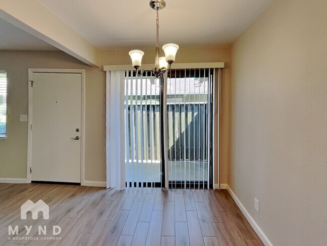 Building Photo - 2336 Villanova Cir