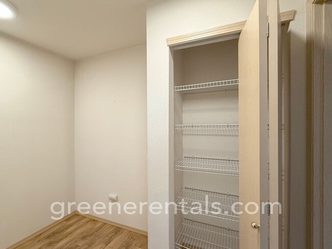 Building Photo - 3BR/2.5BA Townhome in Established Olympia Neighborhood