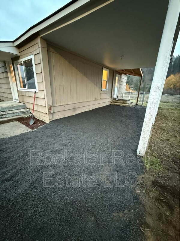 Building Photo - 9322 Cheney Spokane Rd