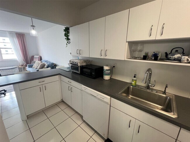 Building Photo - 100 Lincoln Rd