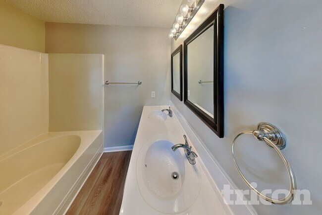 Building Photo - 1614 Barbara Ann Cir