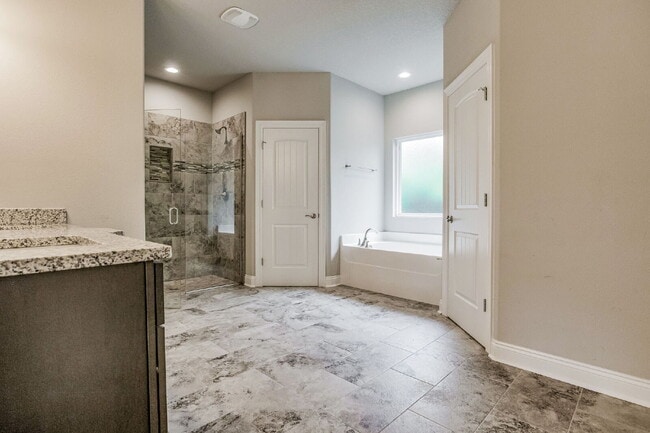 Building Photo - This beautifully maintained 3-bedroom, 2-bathroom residence offers the perfect blend of comfort, ...