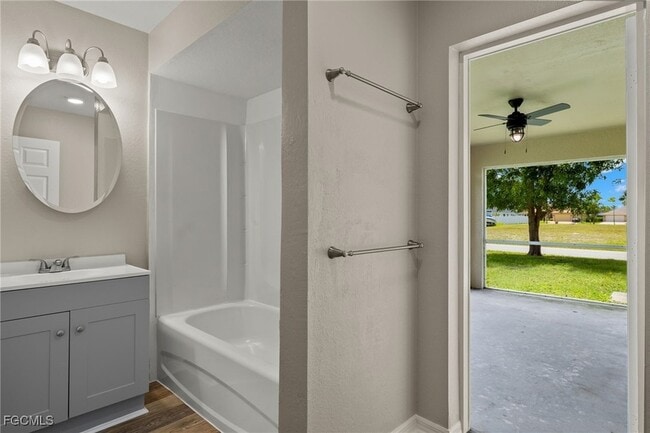 Building Photo - 3919 SW 14th Ave