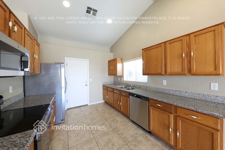 Building Photo - 8934 W Encanto Blvd