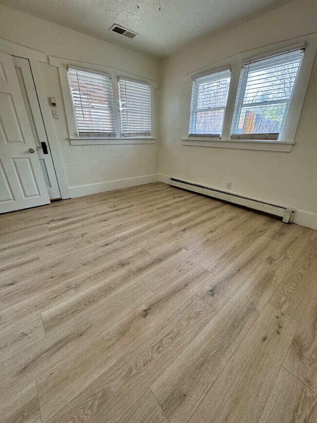 Building Photo - Location, Location, Location! Convenient t...