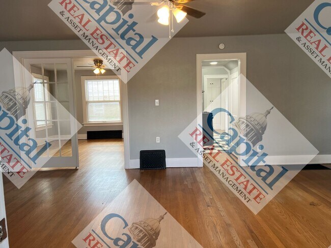 Building Photo - Cozy 2 Bedroom