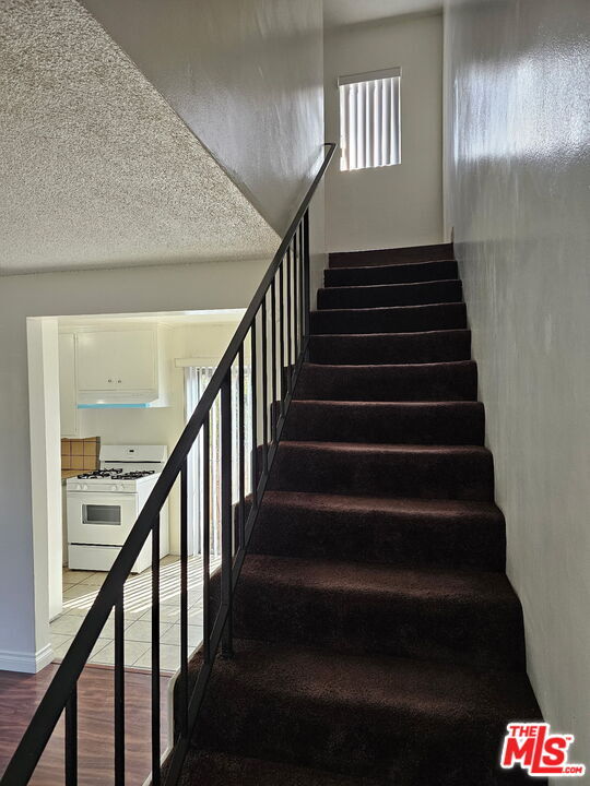 Building Photo - 1855 S Victoria Ave