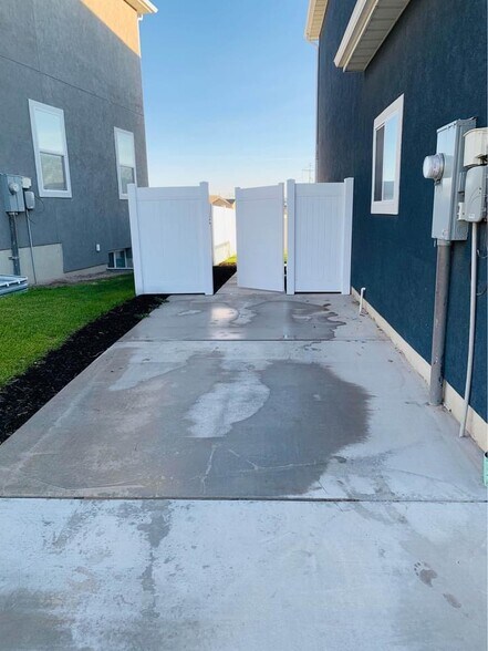 Building Photo - 4963 E Silver Ridge Rd