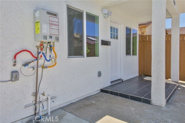 Building Photo - 204 Vía Colusa