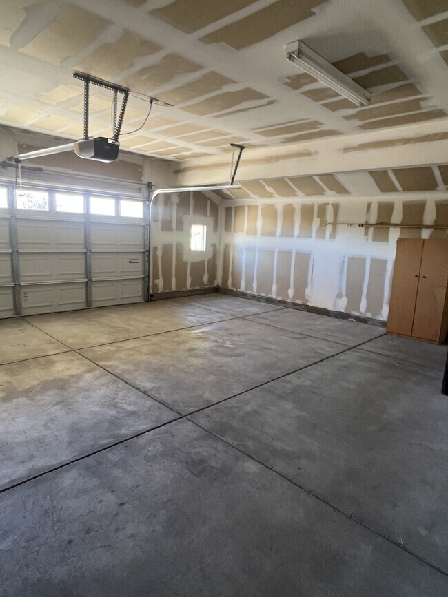 Building Photo - 1205 Shadow Glen Ln