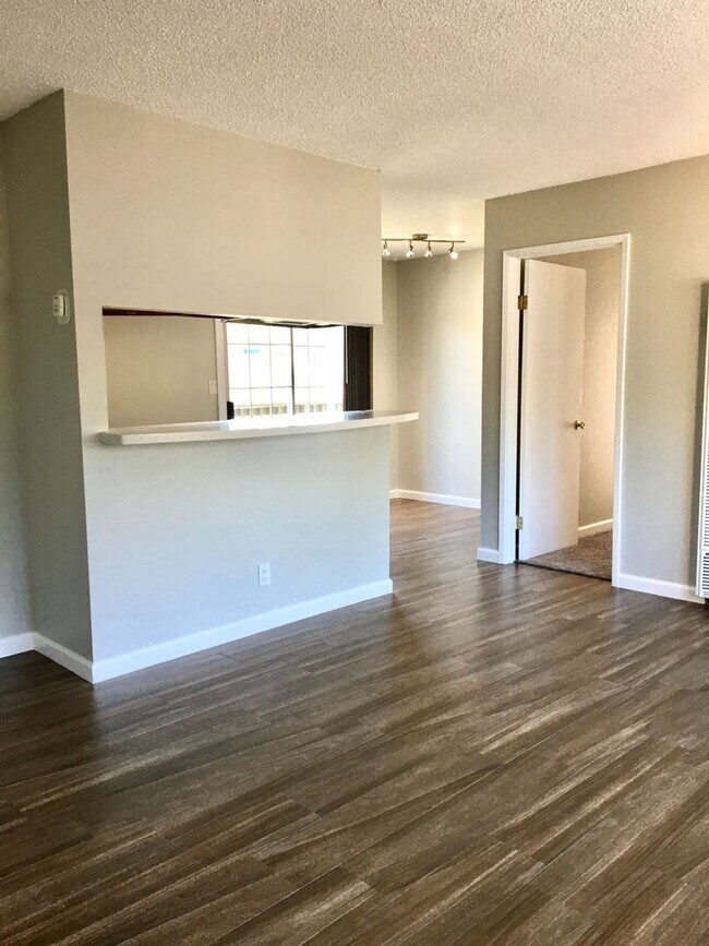 Pleasanton 1 BD, 1 BA 1 carport 4566 Augustine St Pleasanton CA 94566