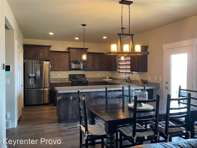 Building Photo - 4 br, 3.5 bath House - 876 s Aspen Loop