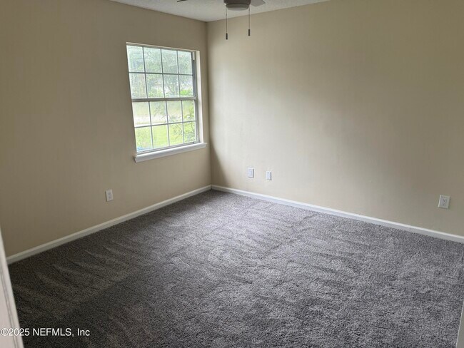 Building Photo - 958 Long Lake Dr