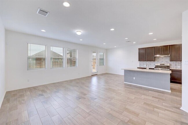 Building Photo - 307 Simmental Loop