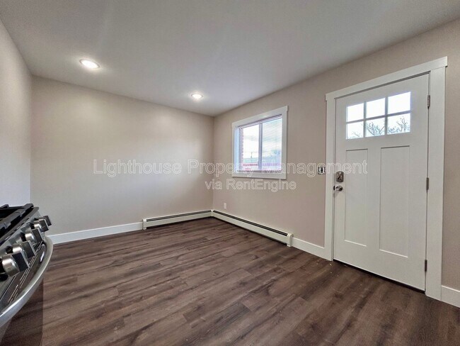 Building Photo - 2874 Taft Ave SW