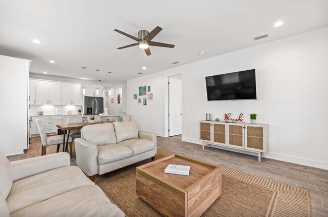 Building Photo - 504 Lyndell Ln