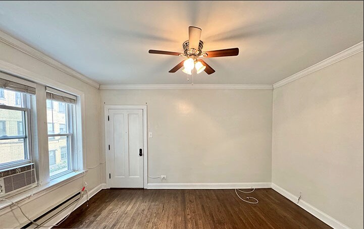 Building Photo - 3825 N Greenview Ave