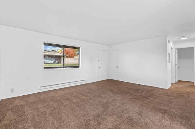 Building Photo - Large Luxurious home complete with Washer and Dryer! Large Patio area.