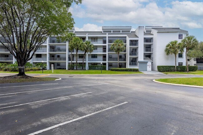 Building Photo - 16171 Blatt Blvd