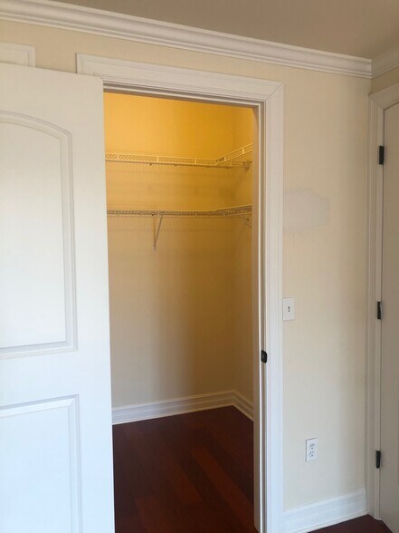 Building Photo - 524-532 Maple Ave