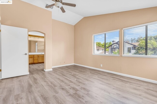 Building Photo - 4820 Ridgeview Dr