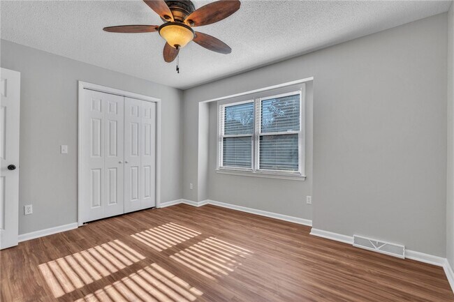 Building Photo - 100 Sunningdale Ct