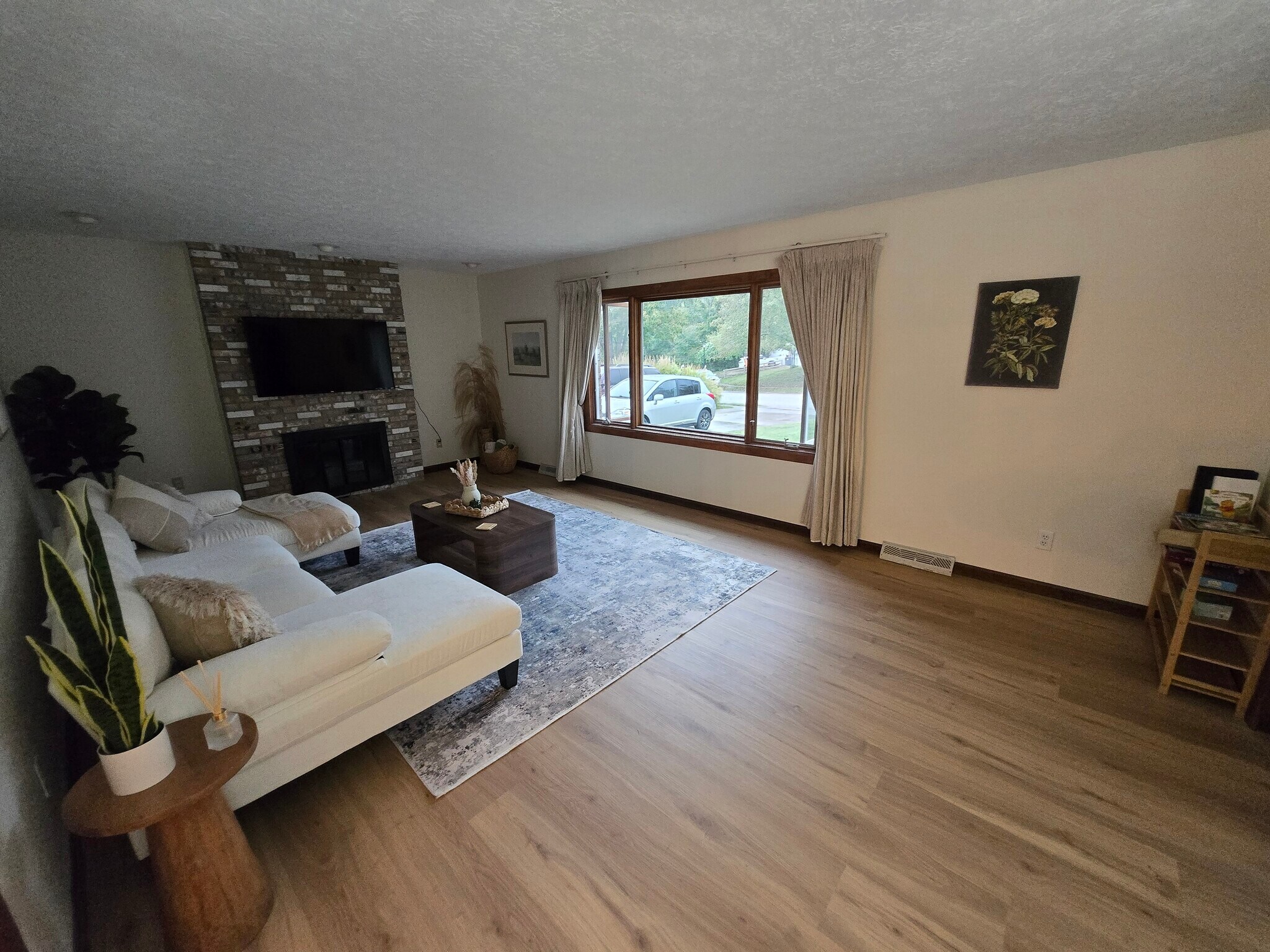 Building Photo - 1632 S Sycamore Ct