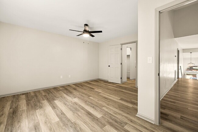 Building Photo - Fully Renovated 2 Bedroom 2 Bathroom Condo in Prime Rock Hill Location.